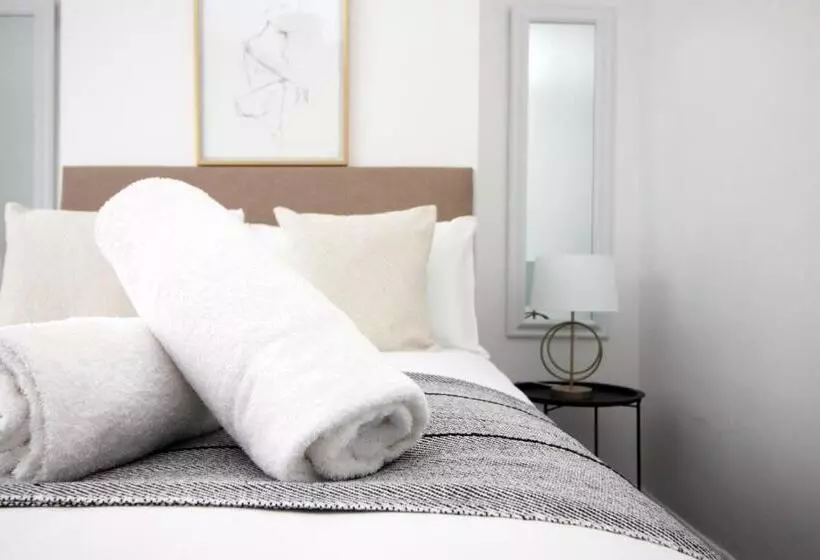 پانسیون Bristol Street | Cohost Partners