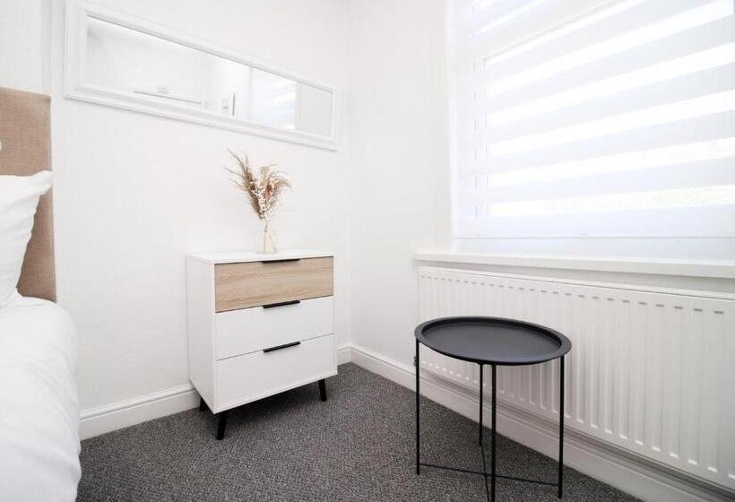 פנסיון Bristol Street | Cohost Partners