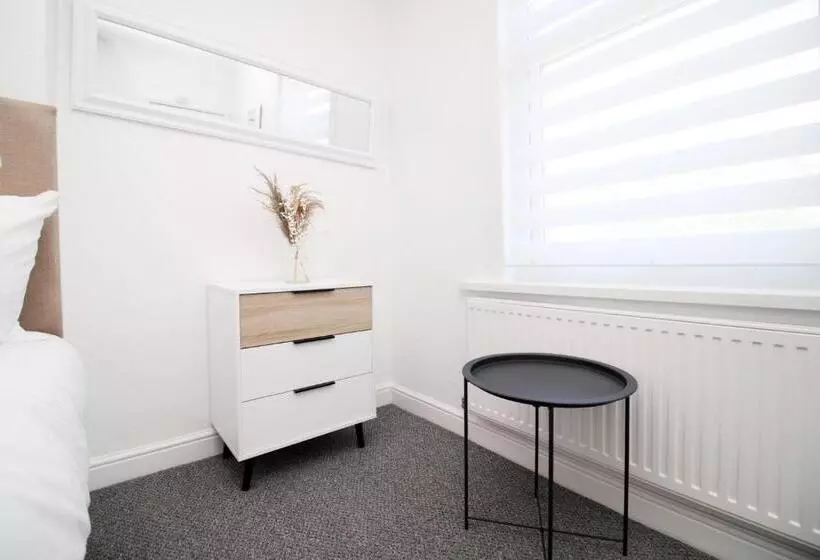 پانسیون Bristol Street | Cohost Partners