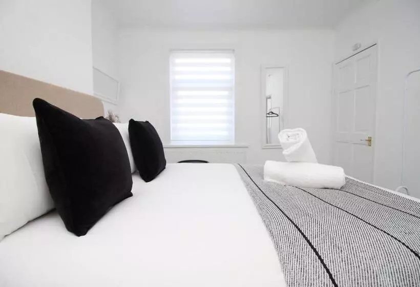 پانسیون Bristol Street | Cohost Partners