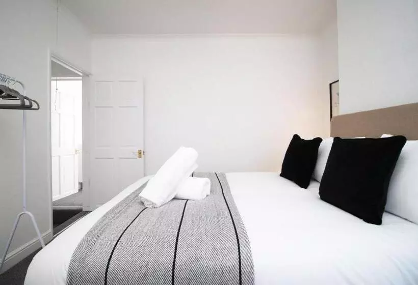 پانسیون Bristol Street | Cohost Partners