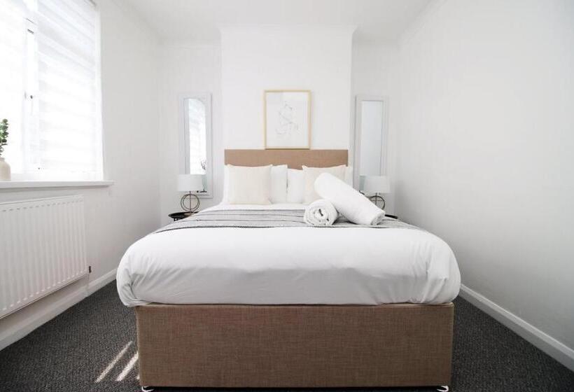 פנסיון Bristol Street | Cohost Partners