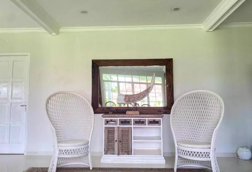 Majatalo Super Wonderful 5 Bedrooms With Bathroom Villa Marion Tomohon