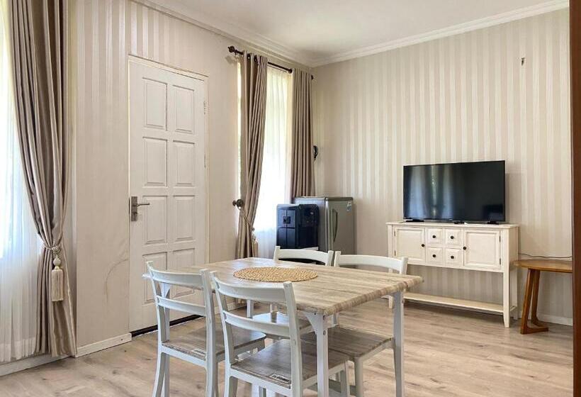 Пансион Super Wonderful 5 Bedrooms With Bathroom Villa Marion Tomohon