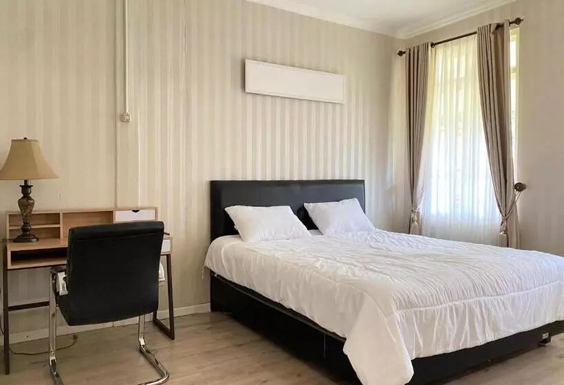 Majatalo Super Wonderful 5 Bedrooms With Bathroom Villa Marion Tomohon