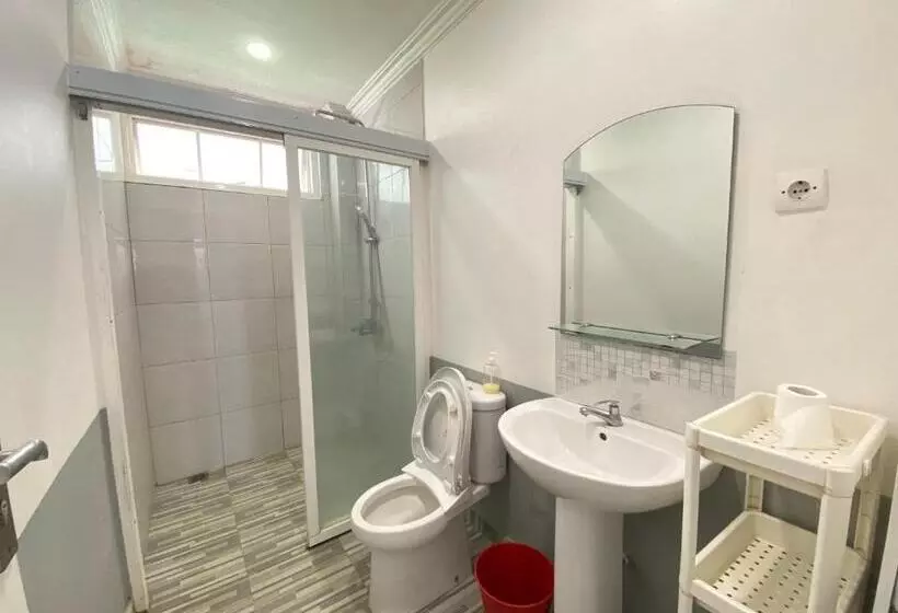 Majatalo Super Wonderful 5 Bedrooms With Bathroom Villa Marion Tomohon