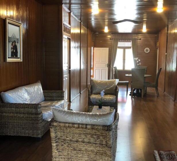 Пансион Super Wonderful 5 Bedrooms With Bathroom Villa Marion Tomohon