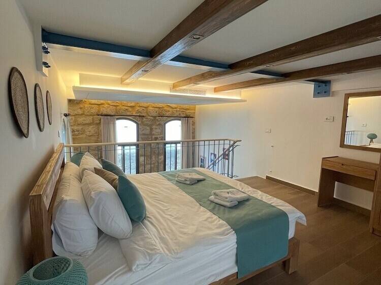 تختخواب و صبحانه Beit Laure