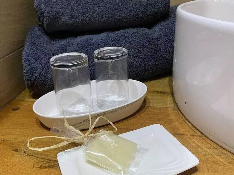 تختخواب و صبحانه La Perle Rare