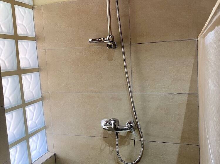 ベッドアンドブレックファースト La Perle Rare