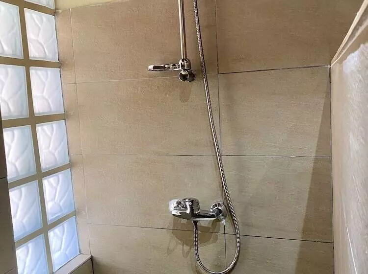 تختخواب و صبحانه La Perle Rare