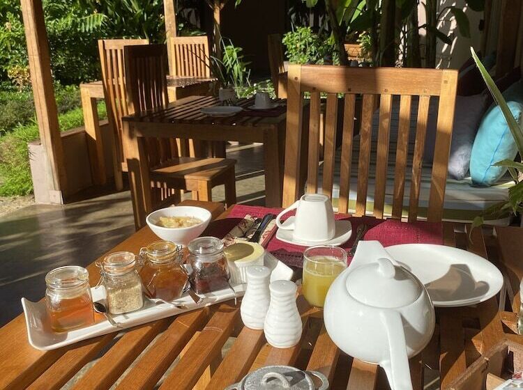 ベッドアンドブレックファースト La Perle Rare