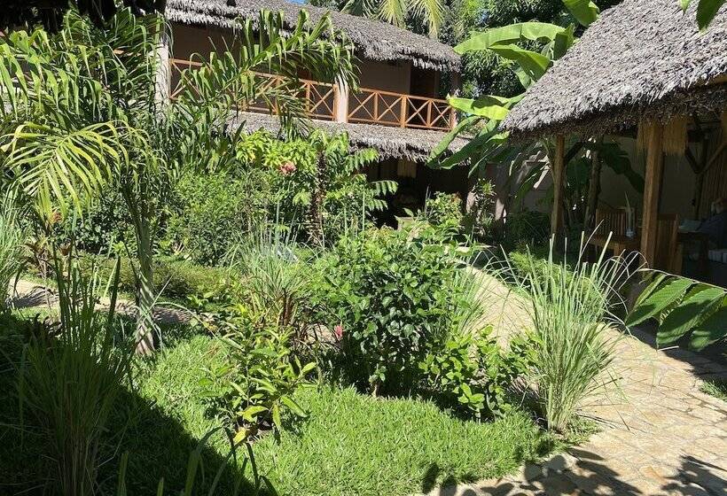 ベッドアンドブレックファースト La Perle Rare