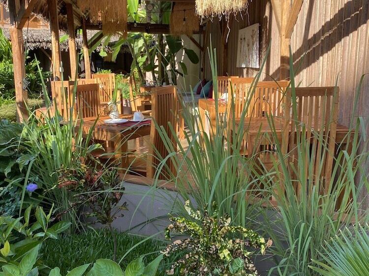 ベッドアンドブレックファースト La Perle Rare