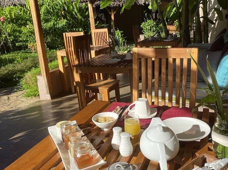 ベッドアンドブレックファースト La Perle Rare