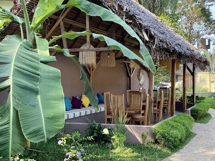 ベッドアンドブレックファースト La Perle Rare