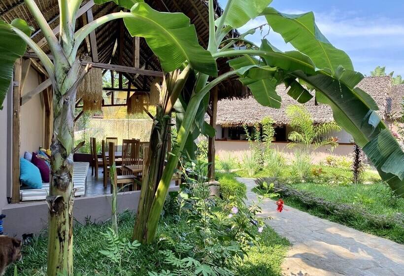 ベッドアンドブレックファースト La Perle Rare