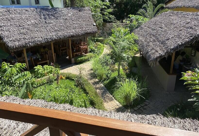 ベッドアンドブレックファースト La Perle Rare