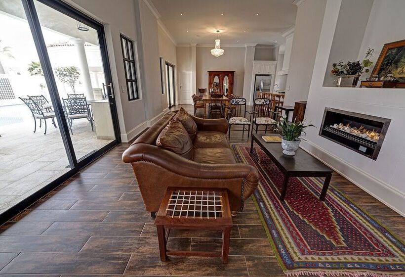 هتل Lagoon Suites Guesthouse Cc