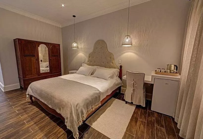 هتل Lagoon Suites Guesthouse Cc