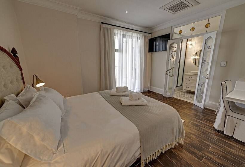 هتل Lagoon Suites Guesthouse Cc