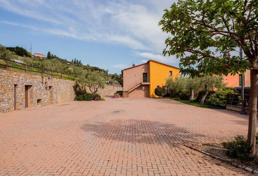 פונדק Leonardo Resort