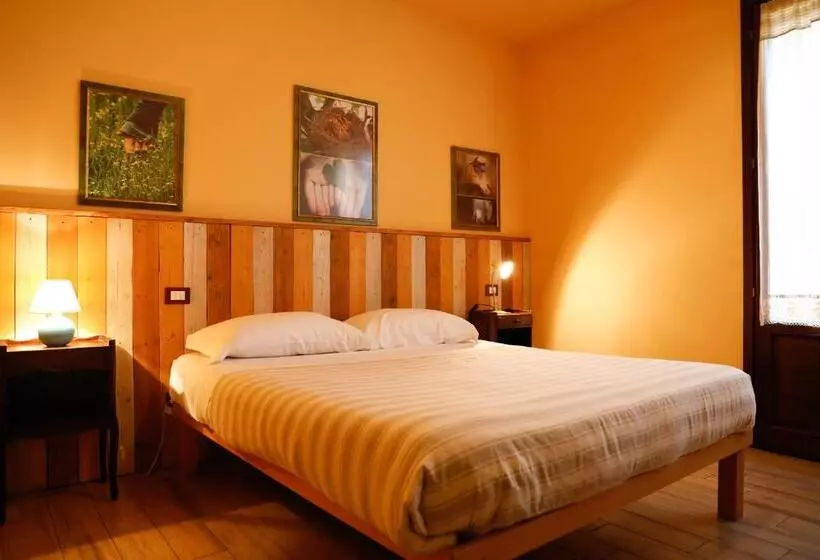 مسافرخانه Leonardo Resort