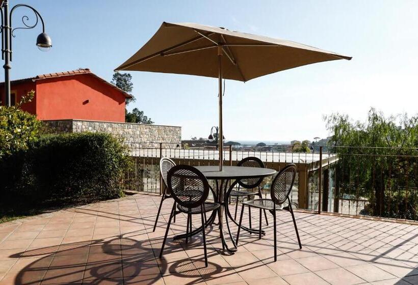 פונדק Leonardo Resort