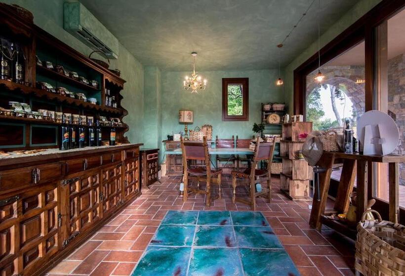 פונדק Leonardo Resort