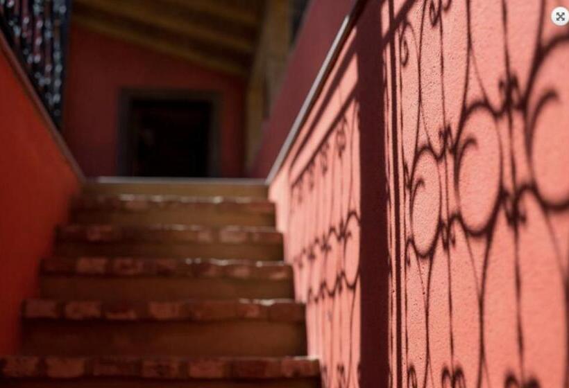 פונדק Leonardo Resort