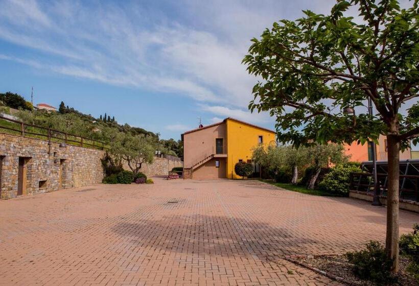 פונדק Leonardo Resort