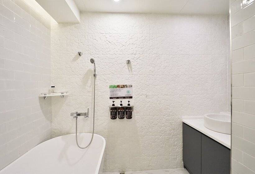 February Hotel Hwanggeum