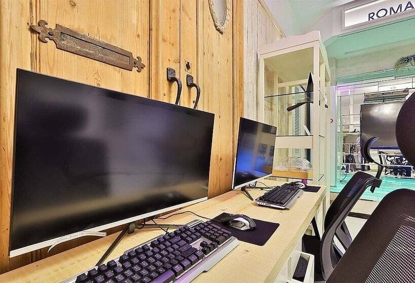 February Hotel Hwanggeum