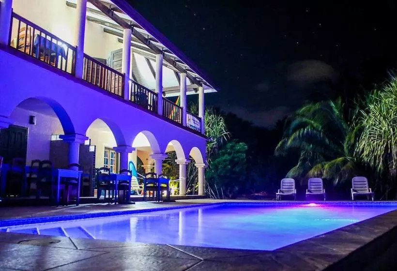هتل Mariposa Belize Beach Resort