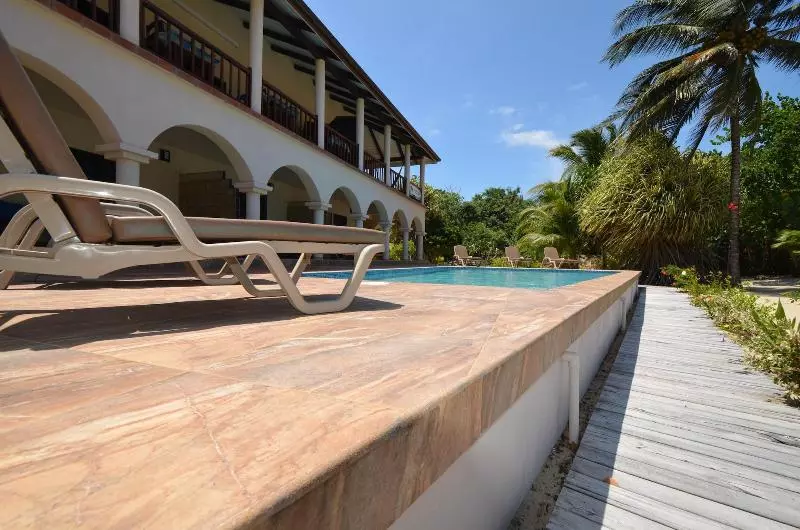 هتل Mariposa Belize Beach Resort