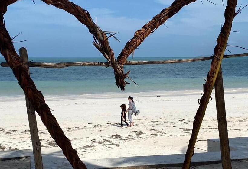 ホテル Moonshine Uroa Boutique