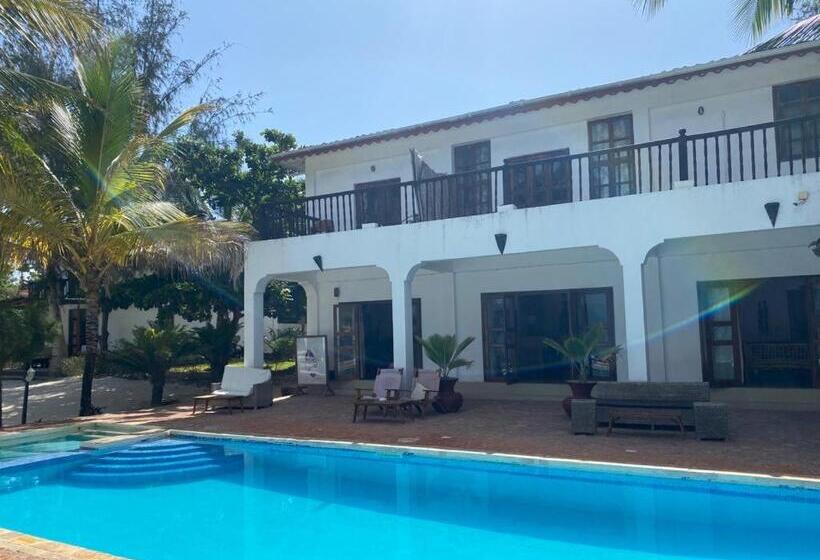 ホテル Moonshine Uroa Boutique