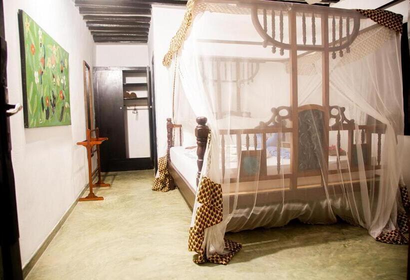 ホテル Moonshine Uroa Boutique