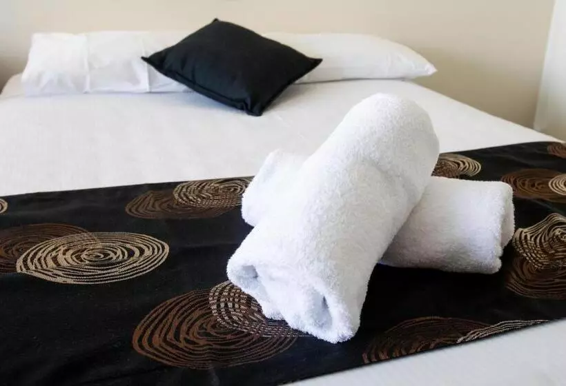 Motelli Comfort Hotel Pacific Cleveland