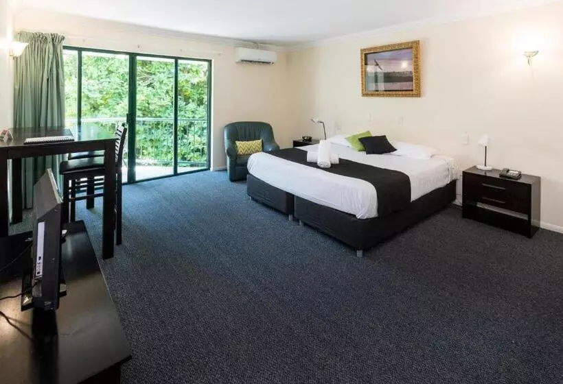 Motelli Comfort Hotel Pacific Cleveland