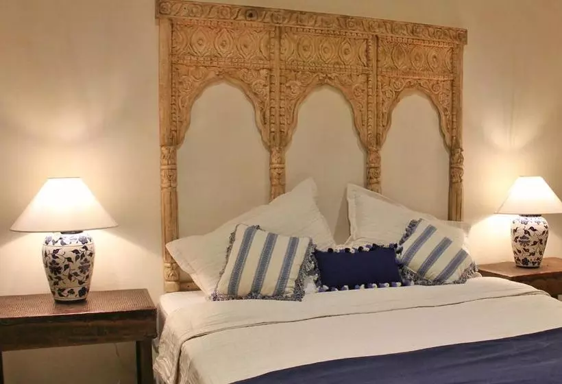 تختخواب و صبحانه Serendipity Boutique