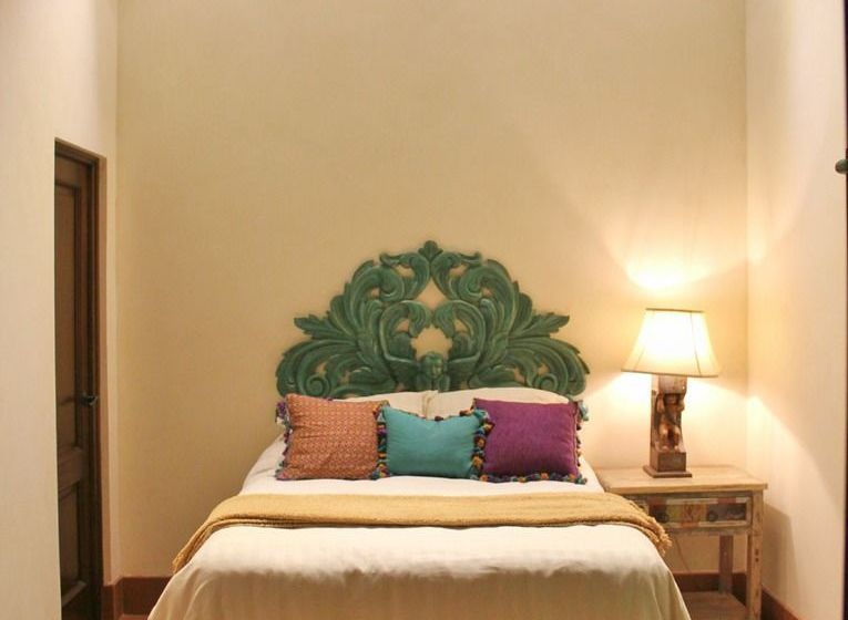 تختخواب و صبحانه Serendipity Boutique