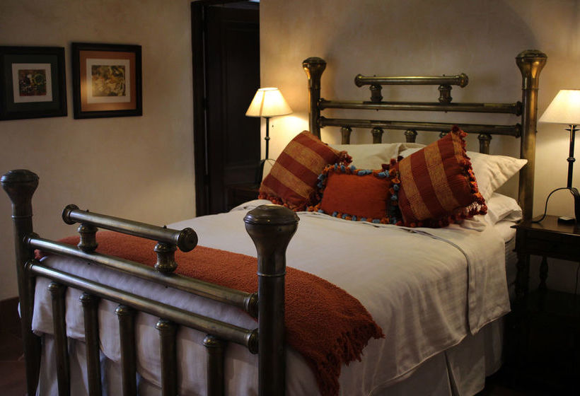 تختخواب و صبحانه Serendipity Boutique