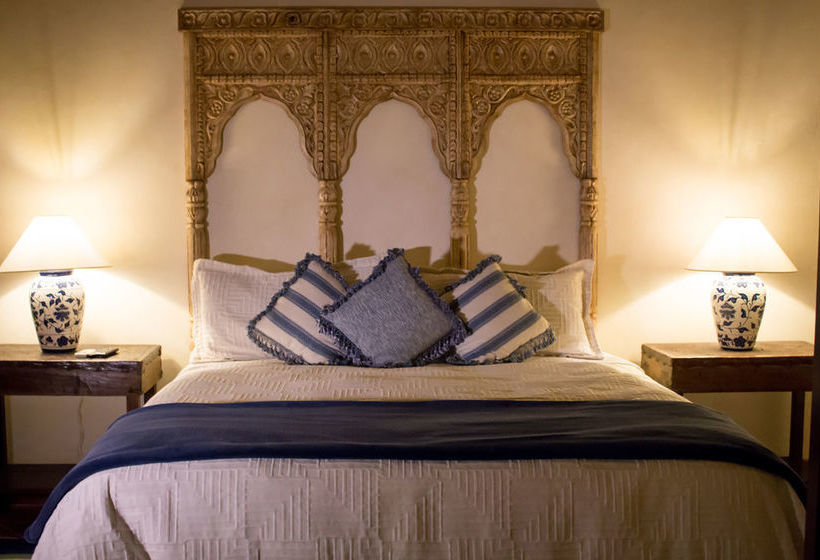 تختخواب و صبحانه Serendipity Boutique