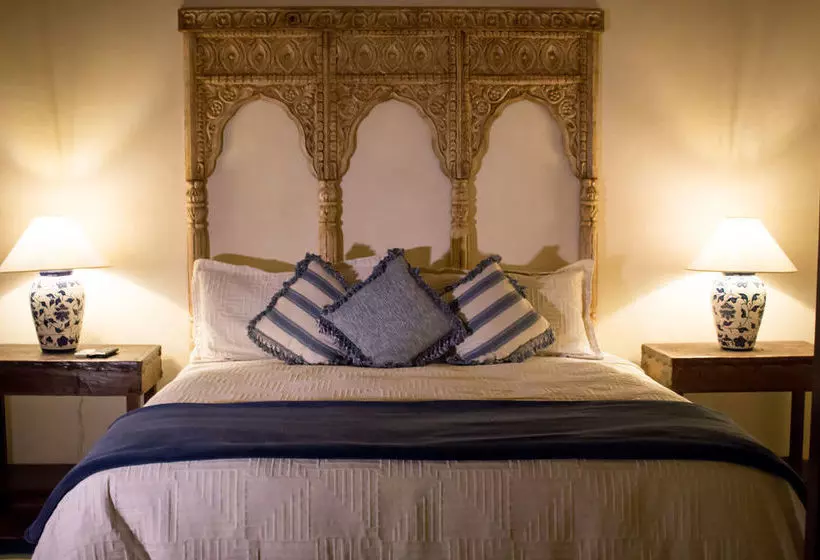 تختخواب و صبحانه Serendipity Boutique