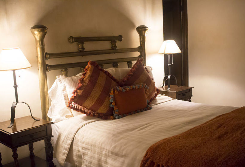 تختخواب و صبحانه Serendipity Boutique