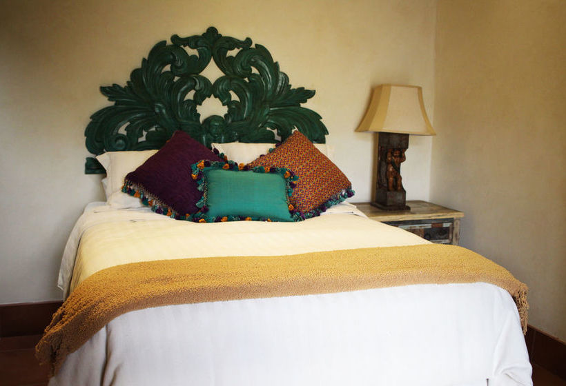 تختخواب و صبحانه Serendipity Boutique