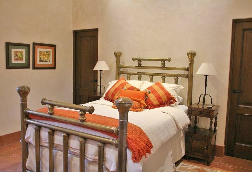 تختخواب و صبحانه Serendipity Boutique