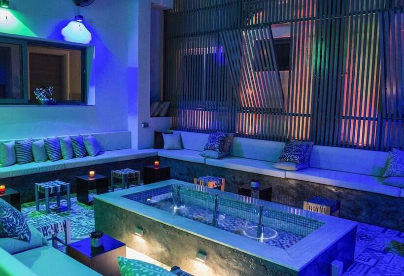 Urbano Hotel By Roots