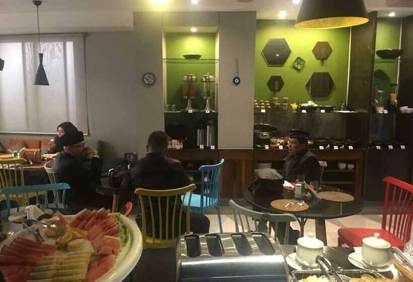 Urbano Hotel By Roots